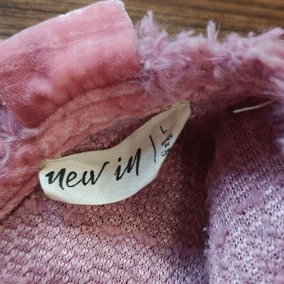 New In Soft Pink Sweater - Picture 4 of 9